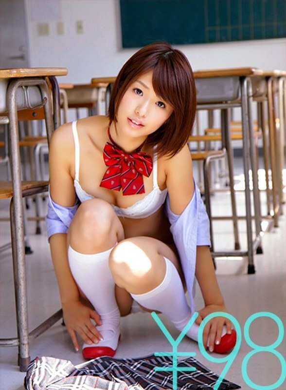 DV-1458 [优点] 砧板秀上的性爱，在学园祭上脱光。在同学面前的女牛仔鞍。它是从底部戳出的鱿鱼，并在背面结合在一起。她自己摇晃著臀部，一直被戳到后面。从传教士位置侧回来，再次在这里鱿鱼和再次在传教士位置激烈撒尿，面部射精射在她身上，她得到了极致的川上七海