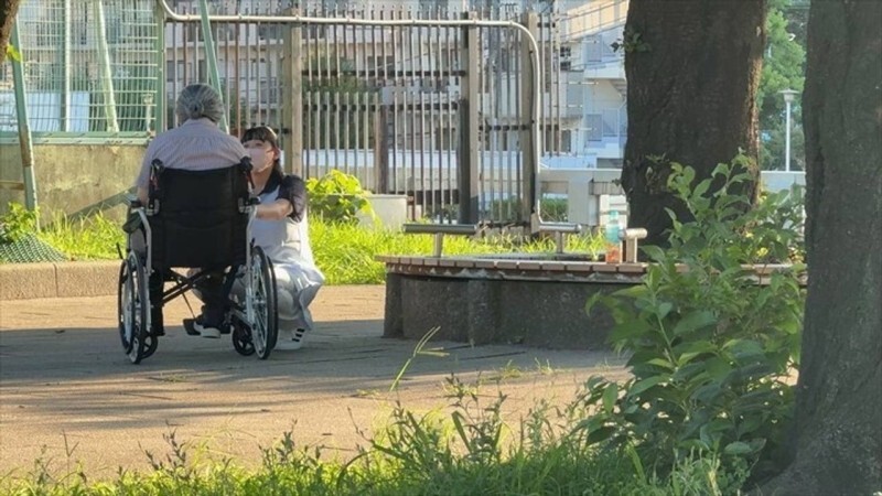 FC2-PPV-4832874 【巨乳保母】温柔认真的H罩杯保母被狠狠地操，全身涂满润滑油