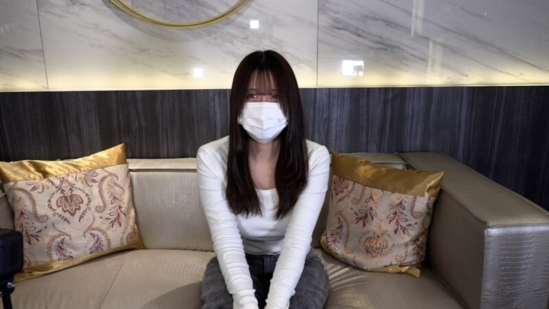 FC2-PPV-4848293 【初次素人拍摄】18岁的可爱素人明日香，拥有一头乌黑长发。她第一次尝试与一位肥胖的中年男子发生性关系，表现令人印象深刻。但她的肛交技巧却搞砸了。不过，她最后还是被插入了…