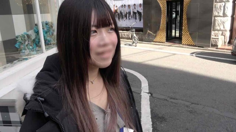 FC2-PPV-4849351 半价优惠至20号【私人拍摄 - 不提供取货服务】拥有丰满F罩杯的可爱女孩。看到大屌她会超级兴奋。被深插阴道时，她会露出颜艺表情，并达到多次高潮。 【海外版】附赠特典